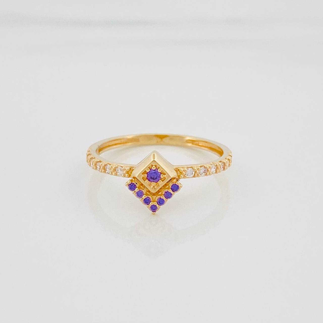 Anillo Solitario Rombo 1.75 g / T6 3/4 Oro Amarillo 18K