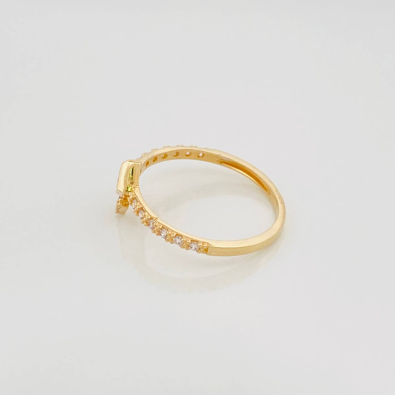 Anillo Solitario Rombo 1.75 g / T6 3/4 Oro Amarillo 18K