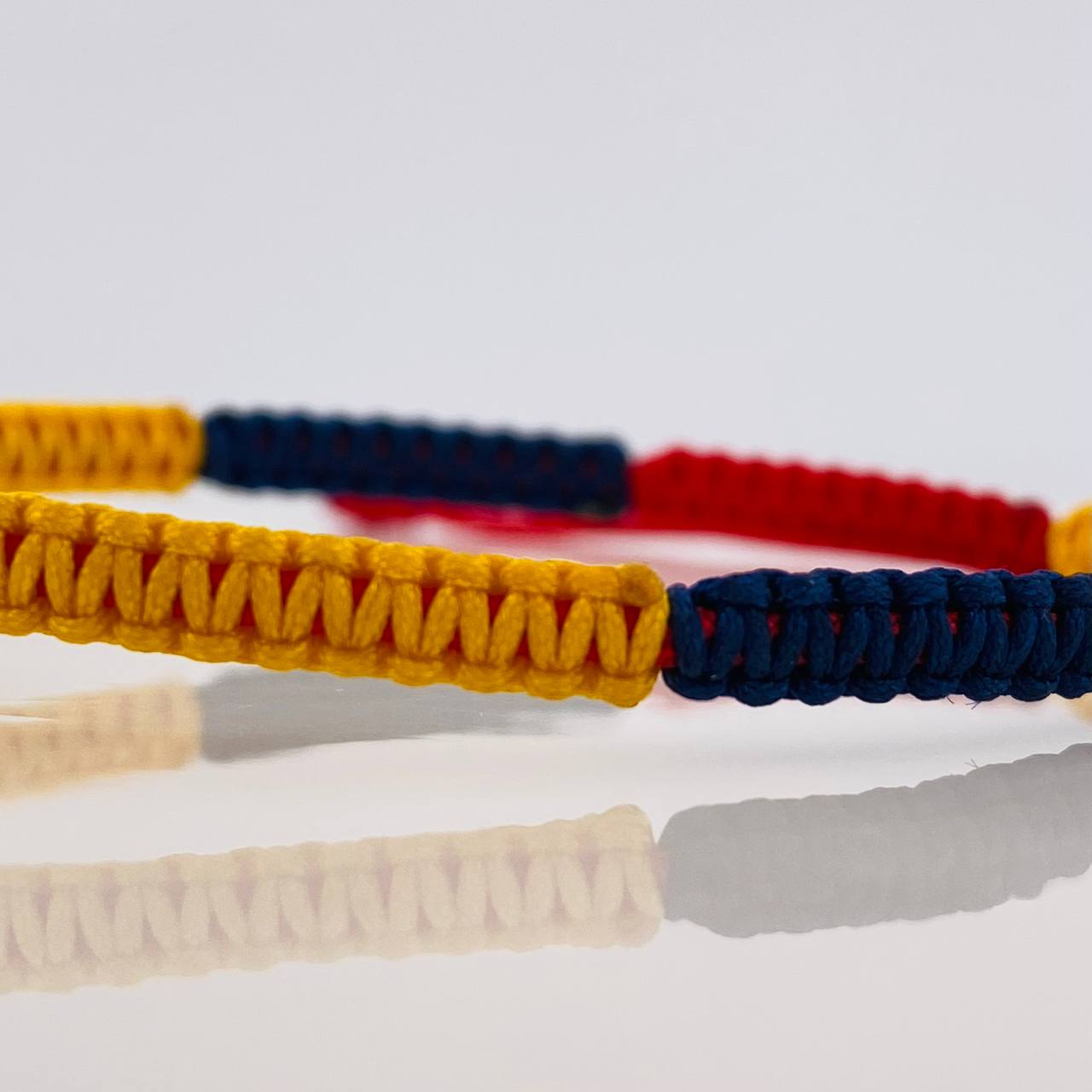 Pulsera Tejida Tricolor Herraje Balon Oro Amarillo 18K