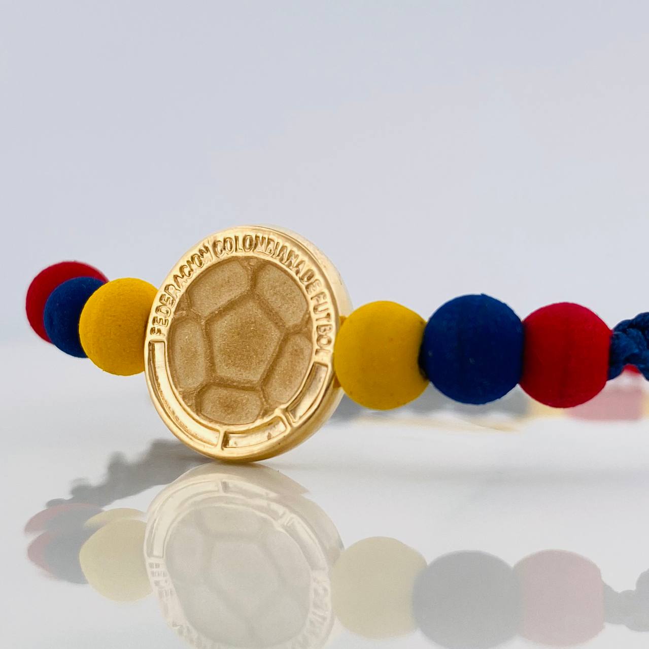 Pulsera Tejida Tricolor Herraje Balon Oro Amarillo 18K