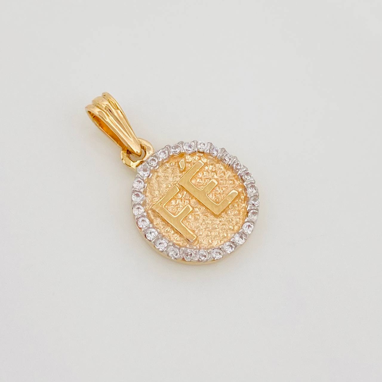Dije Fe 1.35 g / 1.9 cm Dos Oros Amarillo Blanco 18K