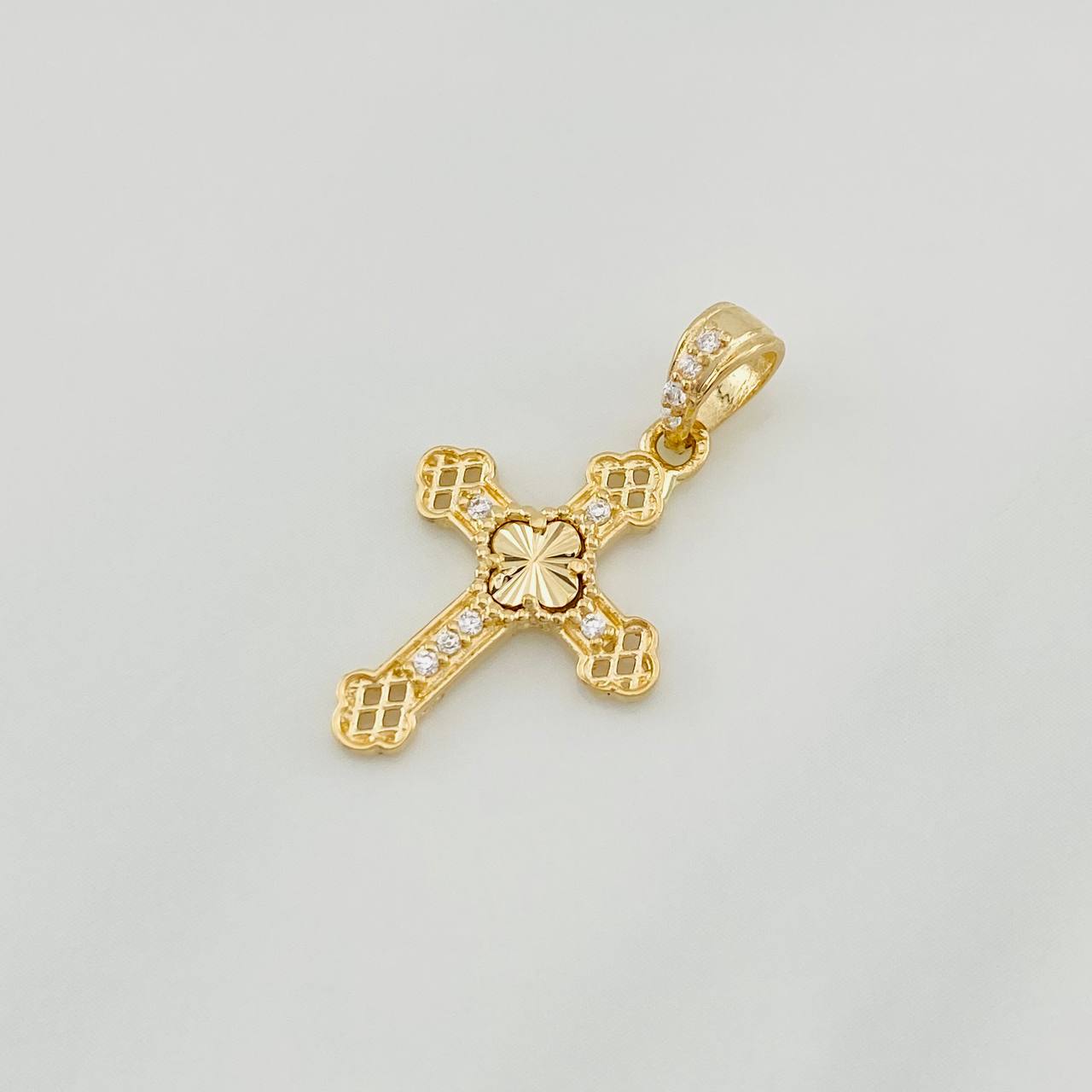 Dije Cruz Trébol Diamantado 1.2g / 2.4cm Oro Amarillo 18K