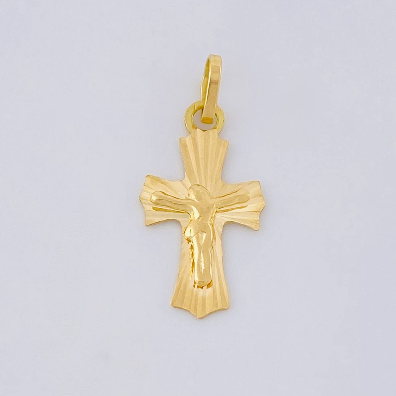 Dije Cruz Cristo Puntas Curvas 0.75g / 2.3cm Oro Amarillo 18K