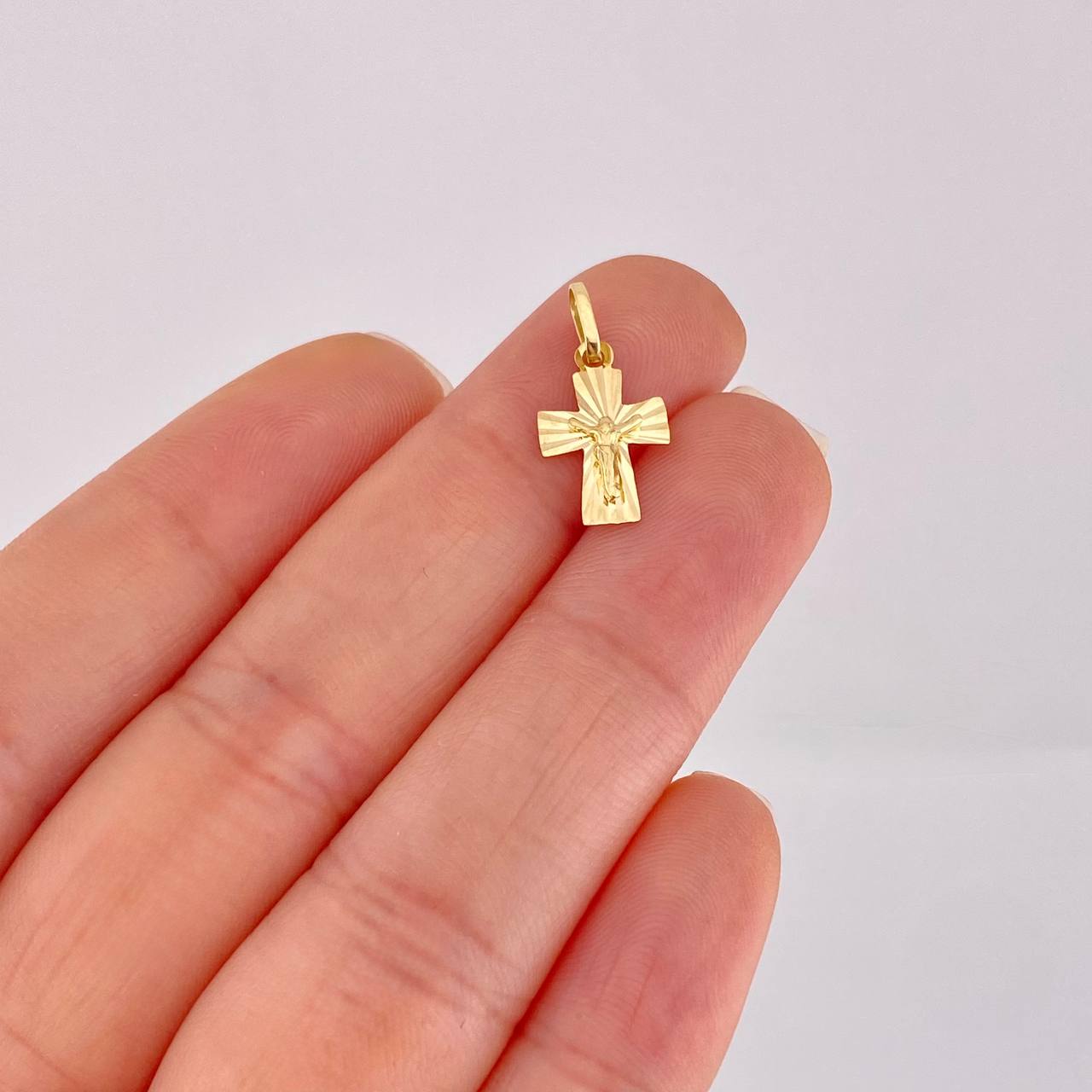 Dije Cruz Cristo 0.6g / 1.8cm Oro Amarillo 18K