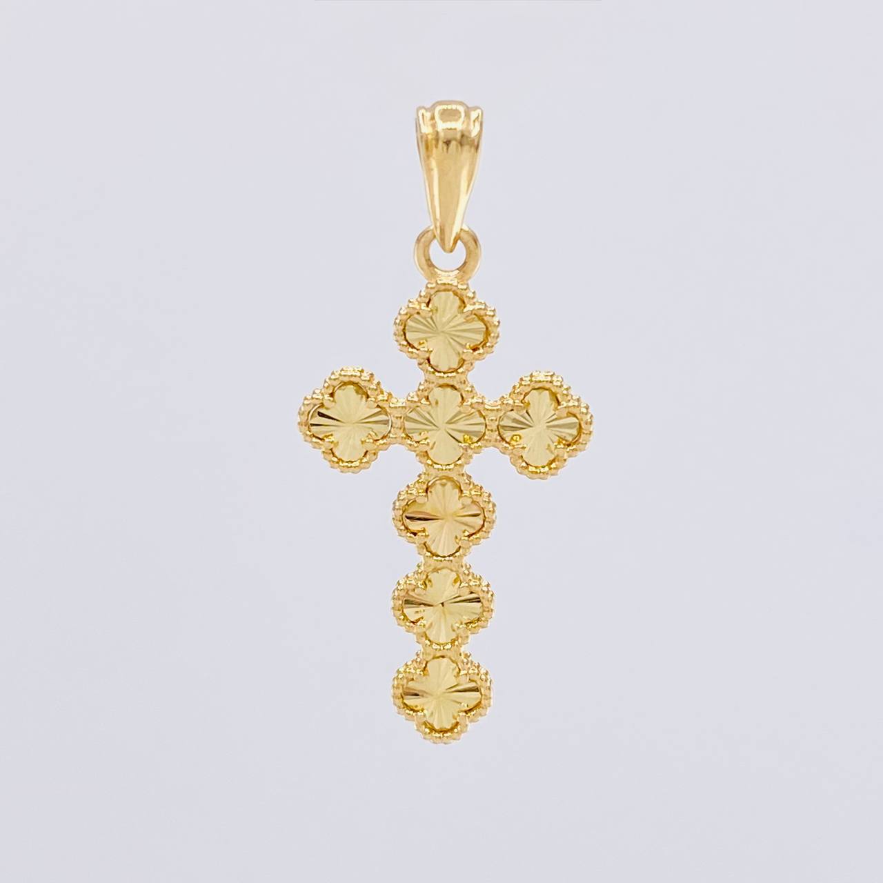 Dije Cruz Trébol Diamantada 2.6g / 3.5cm Oro Amarillo 18K