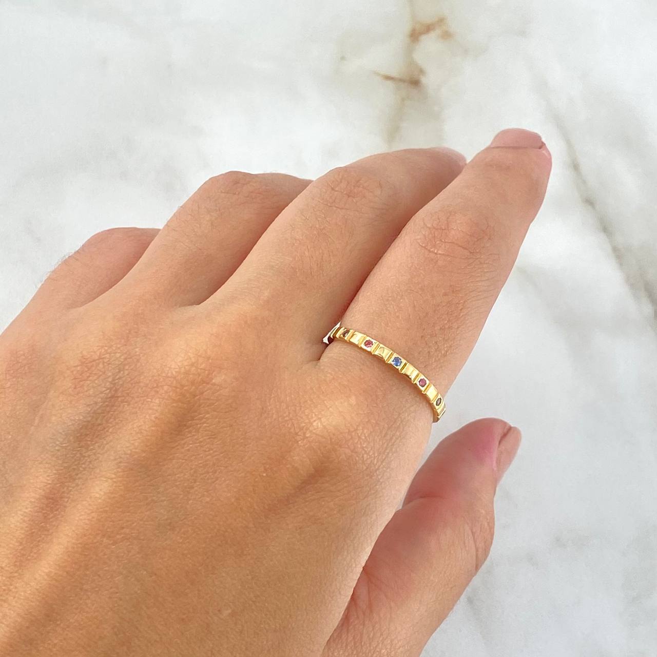 Anillo Cuadros 1.4gr / T8 1/2 / Circones de Colores Oro Amarillo