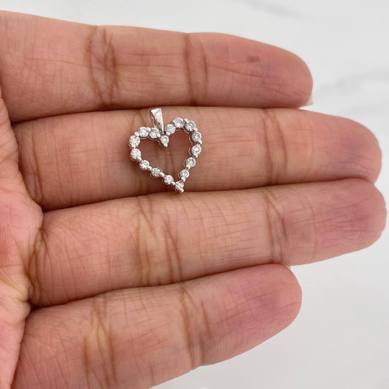 Dije Corazon 1.4 g / 1.5 cm Oro Blanco 18K