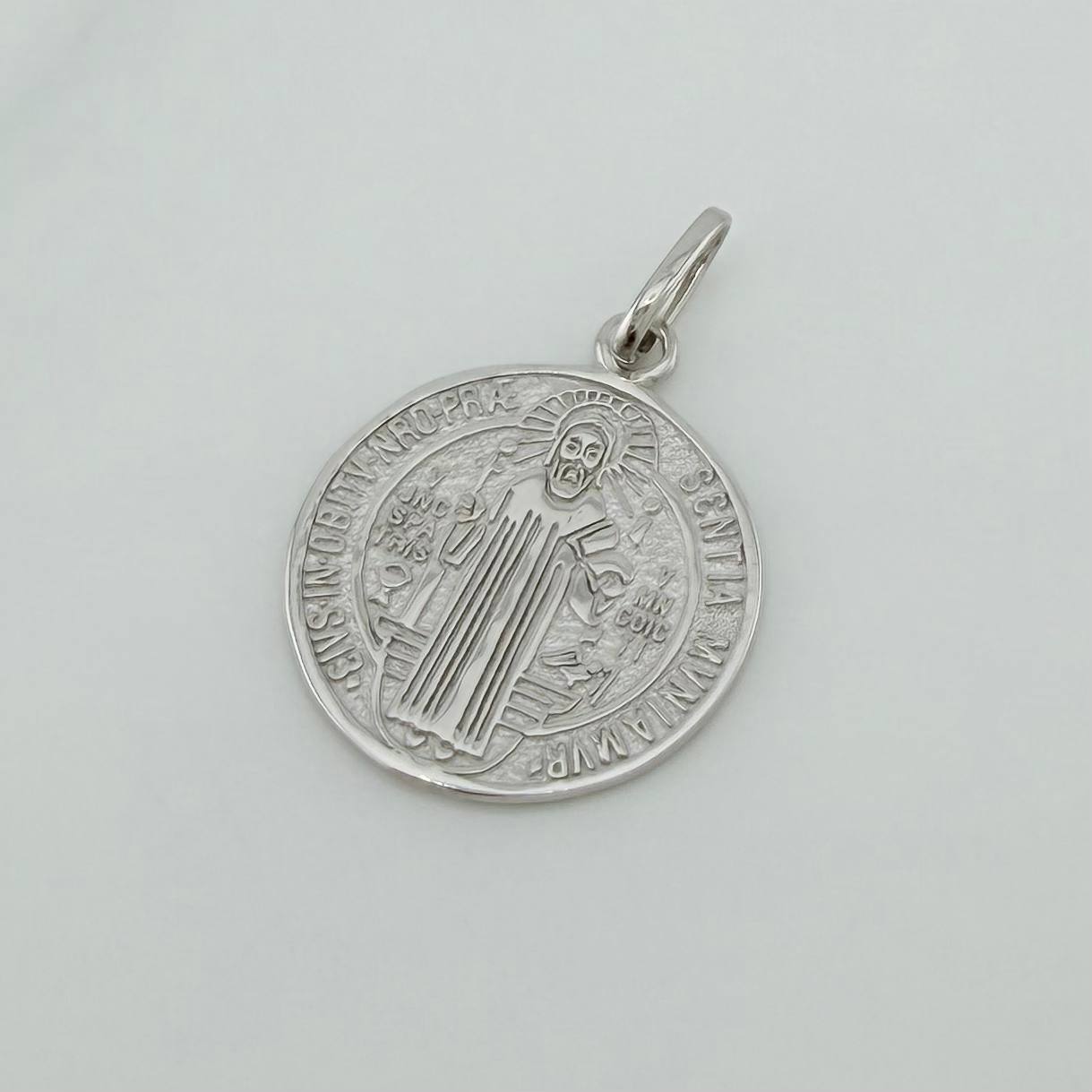 Dije San Benito 2.45 g / 2.8 cm Oro Blanco 18K