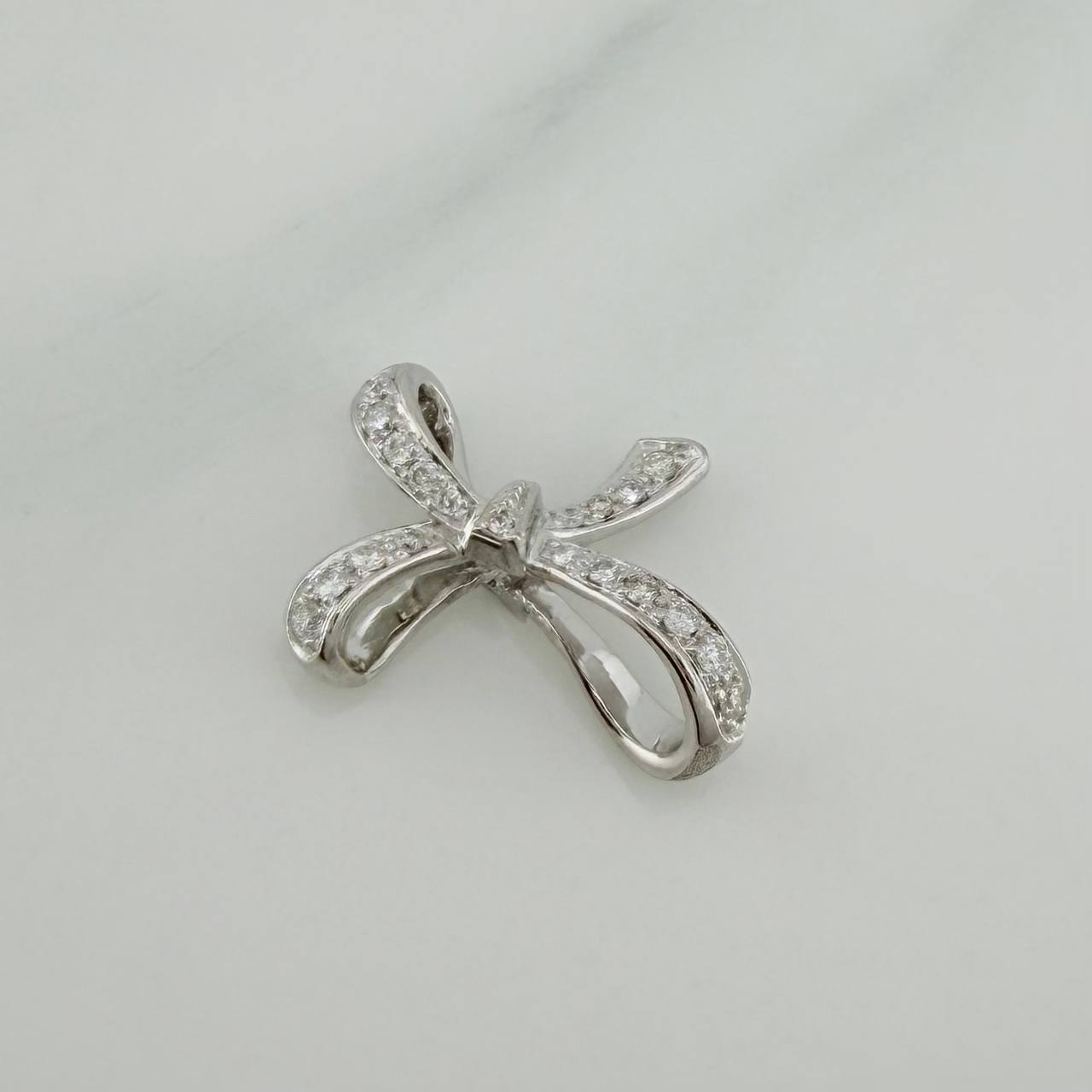 Dije Moño 2.35 g / 1.7 cm Oro Blanco 18K