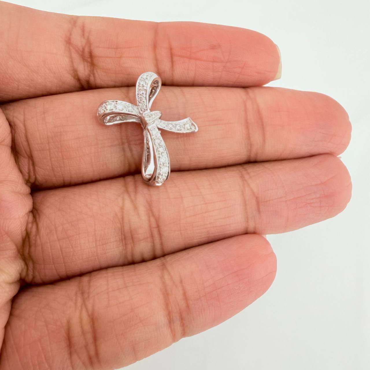Dije Moño 2.35 g / 1.7 cm Oro Blanco 18K