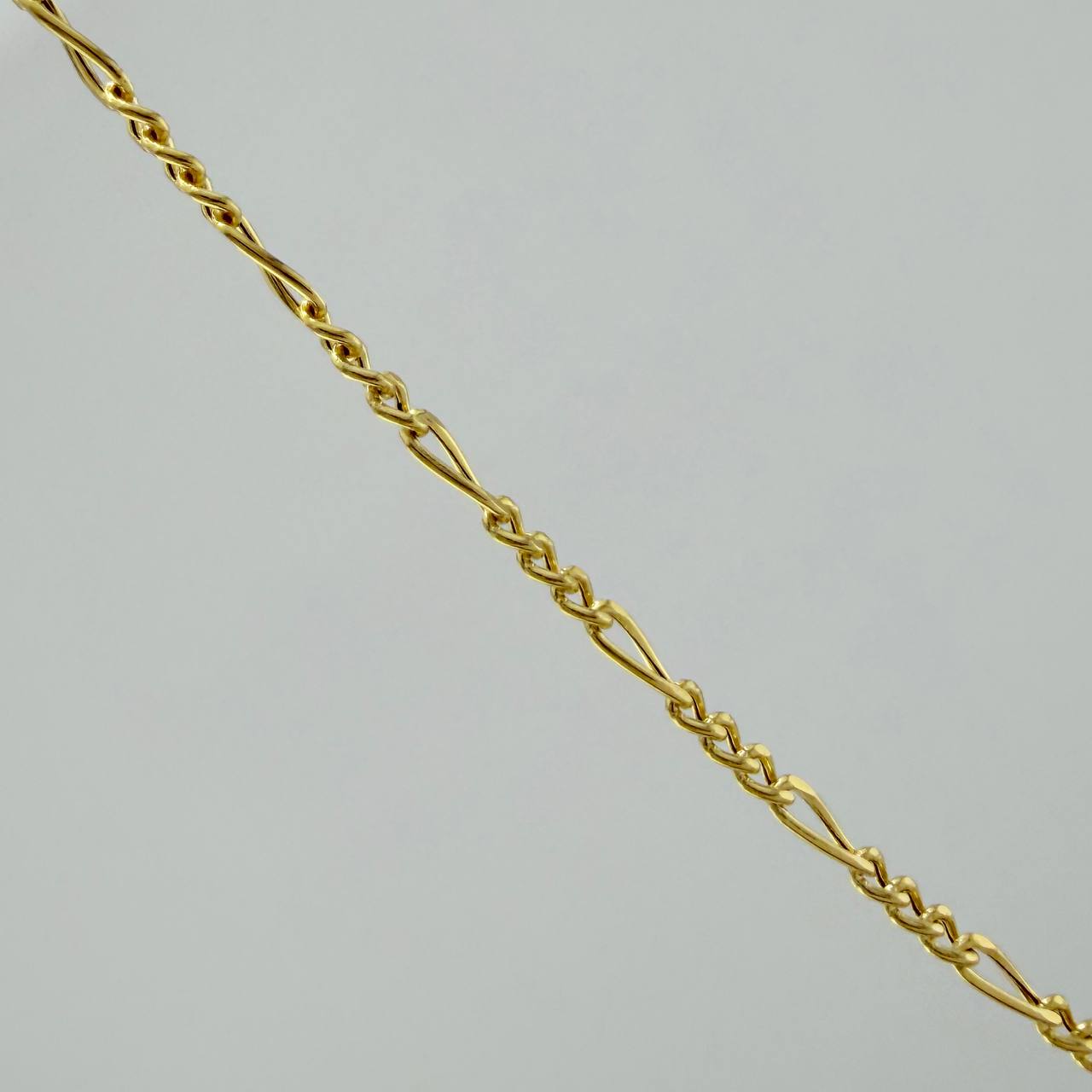 Cadena Figaro 3.45 g / 60.1 cm / 2.17 mm Oro Amarillo 18K