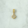 Dije Trebol VCyA 1.3gr / 1.9cm / Circones Blancos  Oro Amarillo 18K *