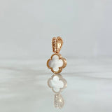 Dije Trebol VCyA 1.4gr / 1.7cm / Nacar Blanco Borde Punteado Oro Rosa 18K *