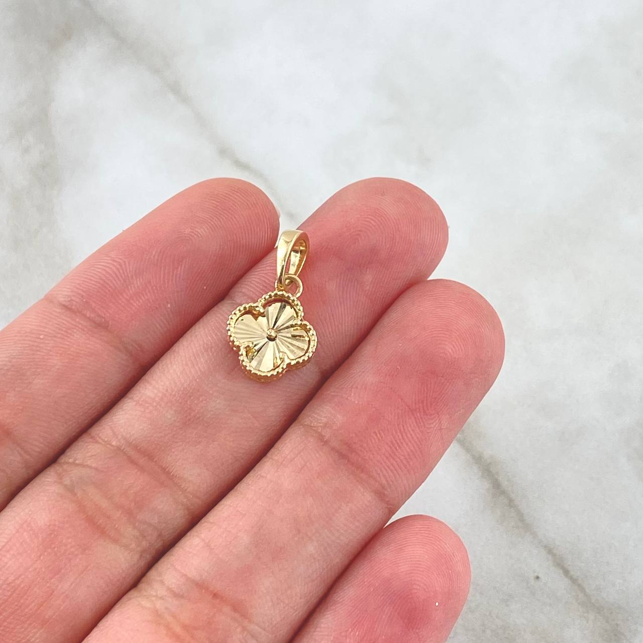 Dije Trebol VCyA 1.3gr / 1.7cm / Diamantado Punteado Oro Amarillo Nac.Esp. 18K