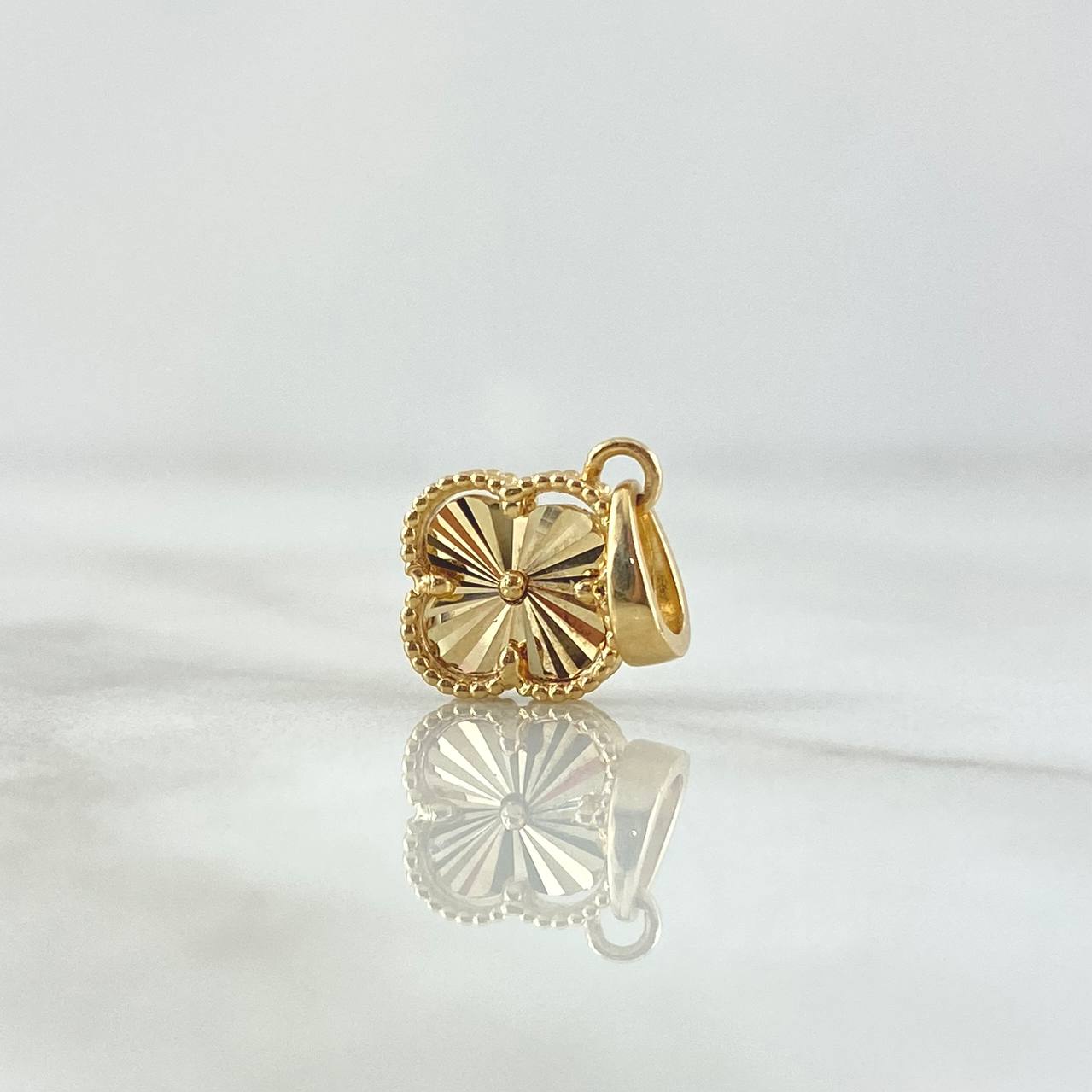 Dije Trebol VCyA 1.3gr / 1.7cm / Diamantado Punteado Oro Amarillo Nac.Esp. 18K