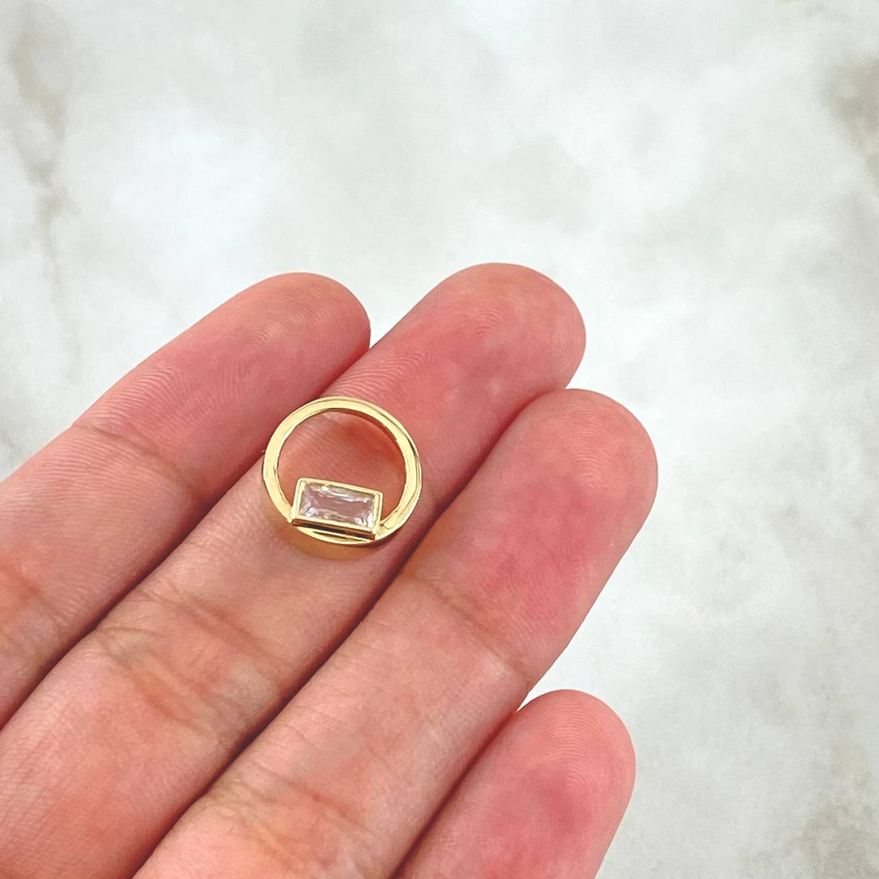 Dije Rectangulo En Aro 1.25gr / 1cm / Liso Circon Blanco Oro Amarillo 18K *