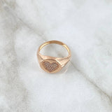 Anillo Sello Corazón Tupido 3.2gr / T5 3/4 / Circones Blancos Oro Rosa 18K