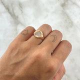 Anillo Sello Corazón Tupido 3.2gr / T5 3/4 / Circones Blancos Oro Rosa 18K