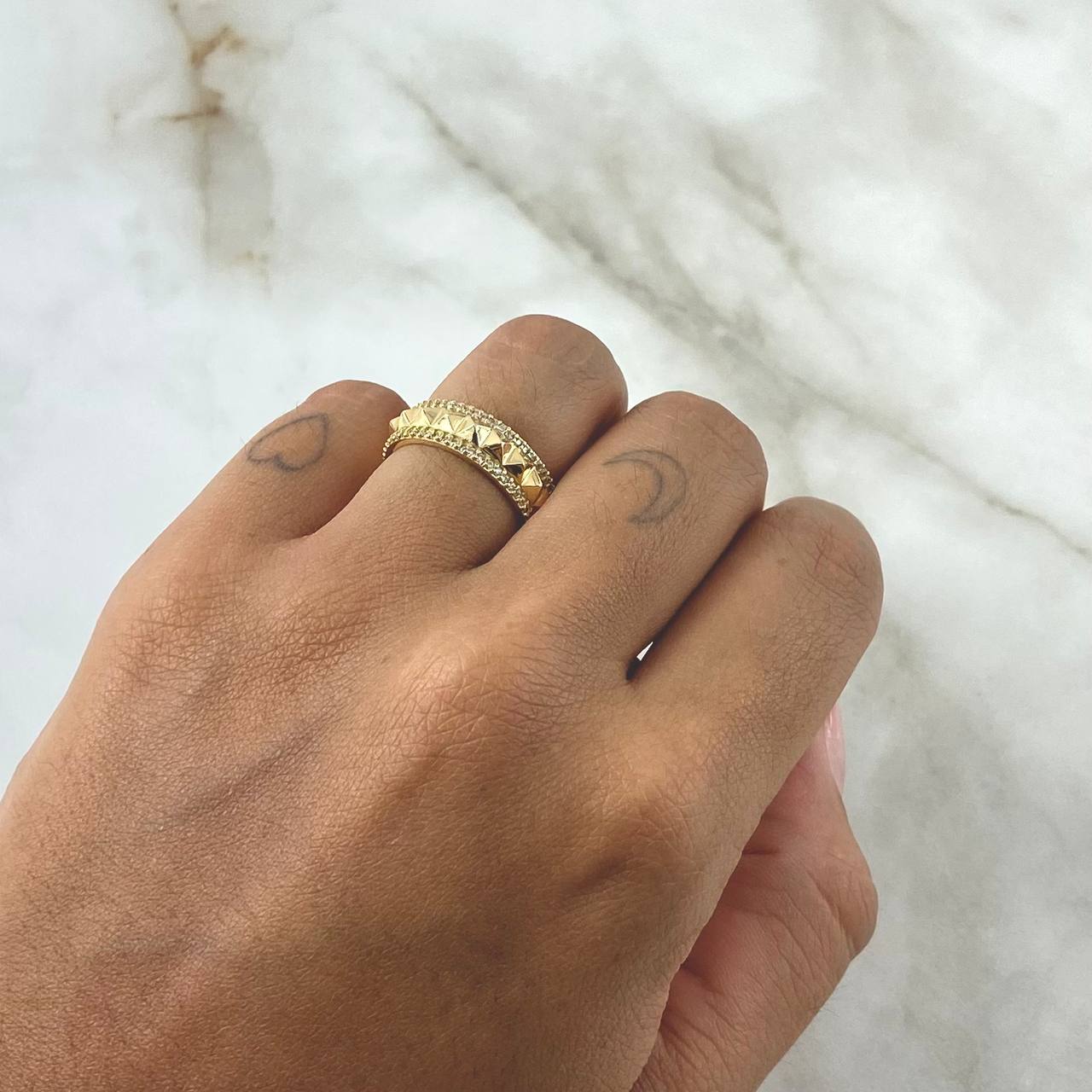 Anillo Piramides 3.5gr / T5 3/4 / Circones Blancos Oro Amarillo 18K