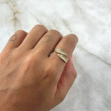 Anillo Hojas Dobles 1.75gr / T7 / Circones Blancos Oro Amarillo 18K ©