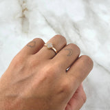Anillo Trébol 1.8gr / T6  / Circones Blancos Oro Rosa 18K ©