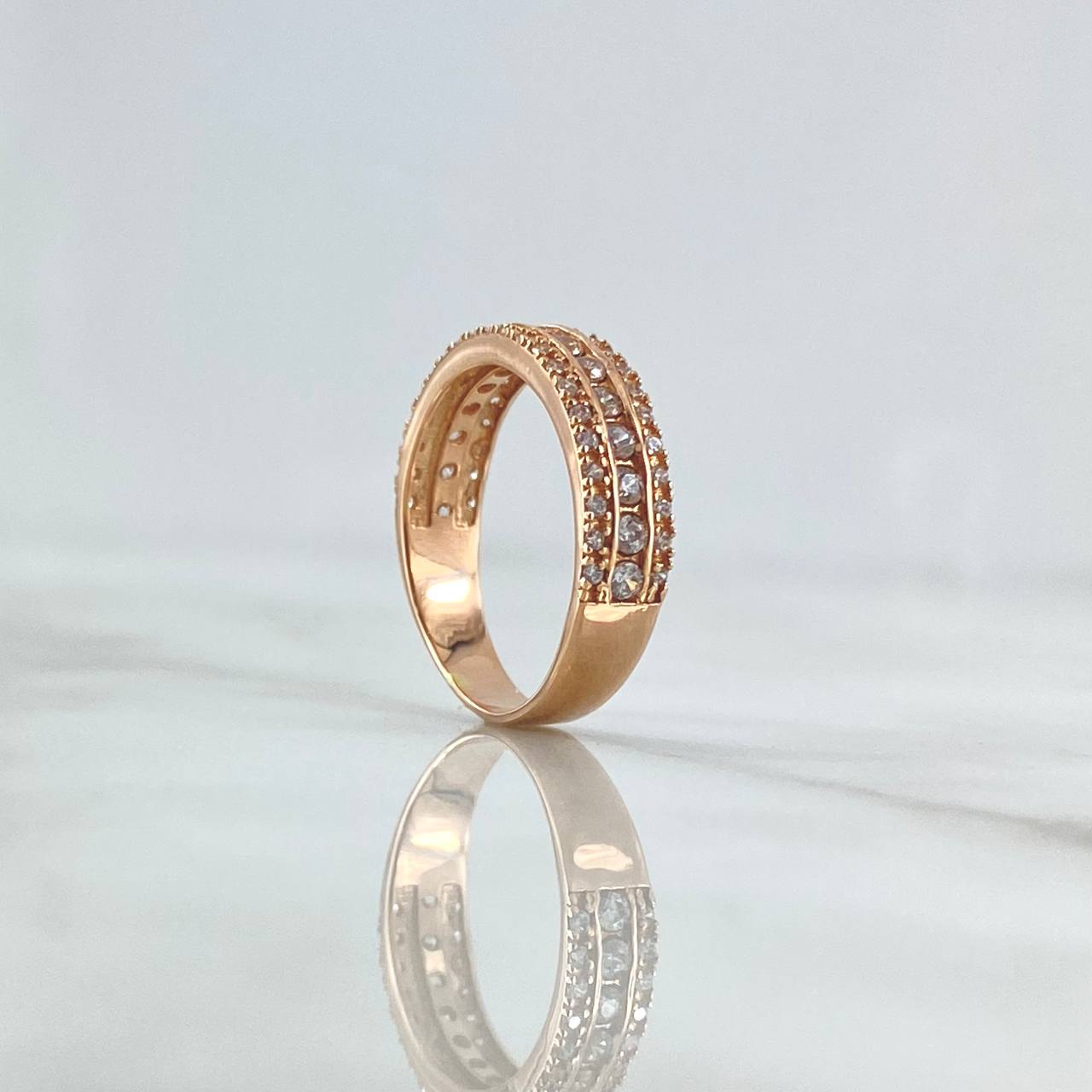 Anillo Tres Lineas Basteado 3.1gr / T5 3/4 / Circones Blancos Oro Rosa 18K ©