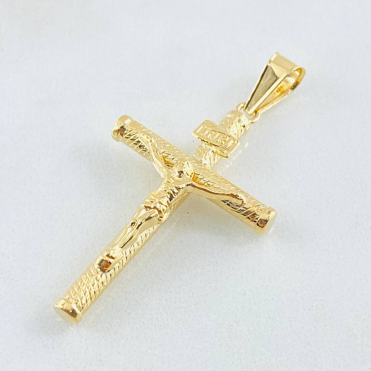 Dije Cruz Cristo 1.7gr / 4.4cm / Oro Amarillo 18K *