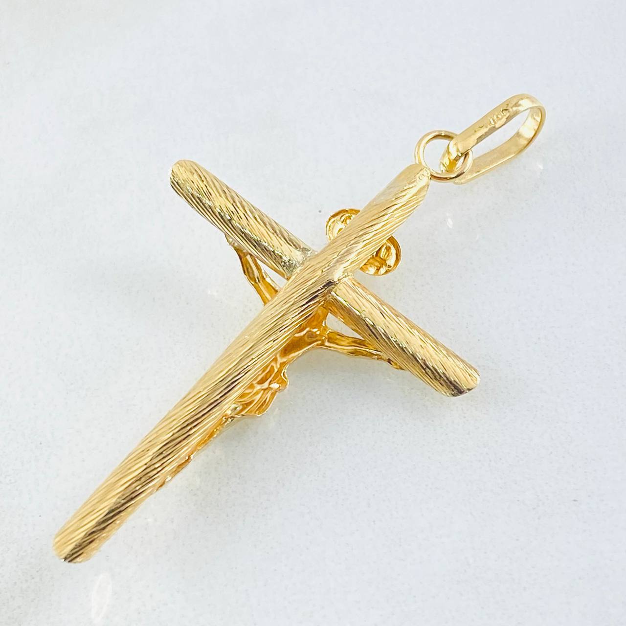 Dije Cruz Cristo 1.9gr / 4.9cm / Oro Amarillo 18K *