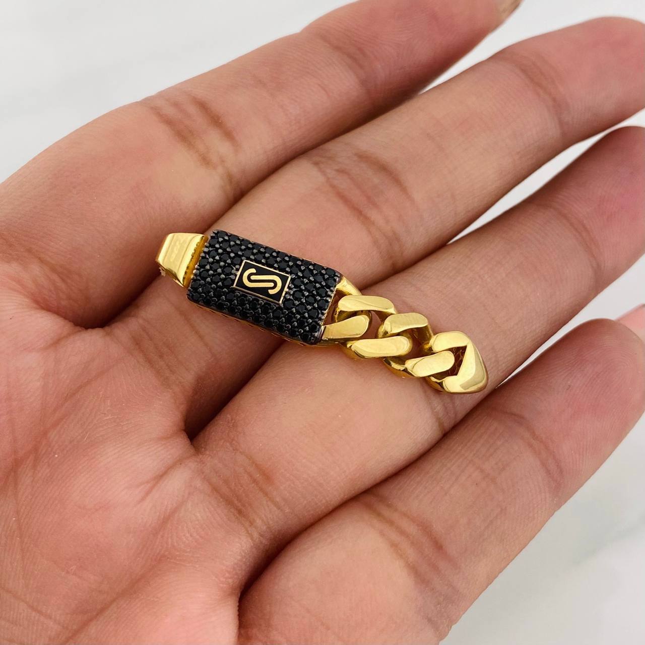 Dije Cubana Infinito 2.75g / 4cm Dos Oros Negro Amarillo 18K