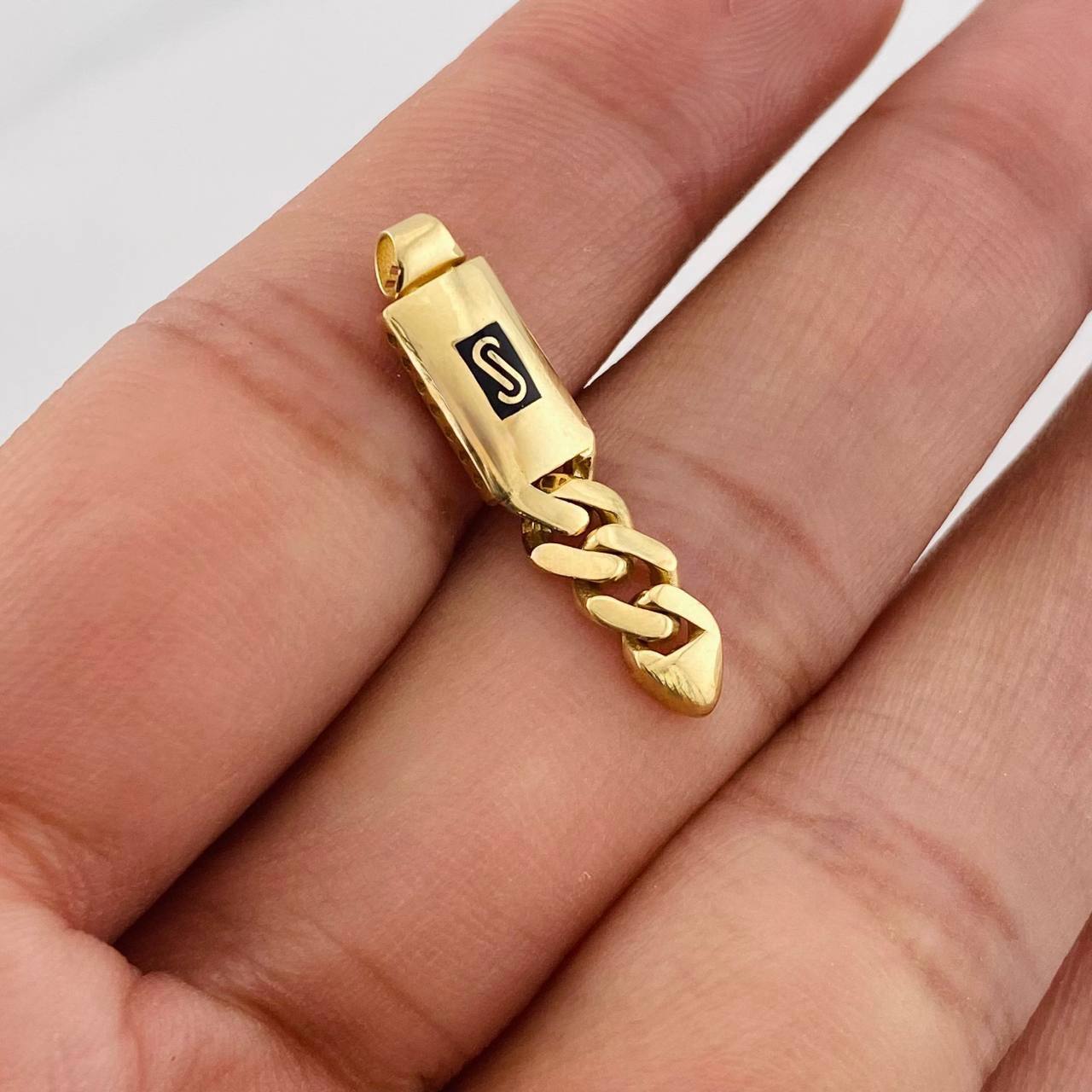 Dije Cubana Infinito 1.45g / 3cm Oro Amarillo 18K