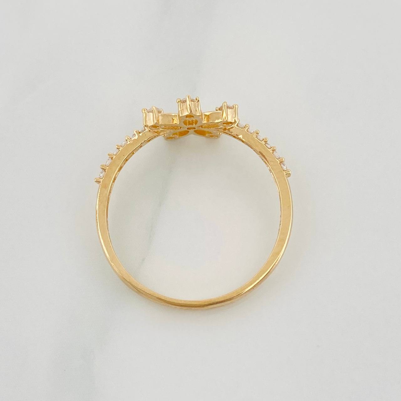 Anillo Flor 1.65g / T7 1/2 Oro Amarillo 18K