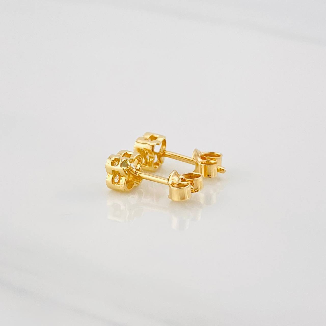 Topos Flor Borde Texturizado 1.35g / 6.01mm Oro Amarillo 18K