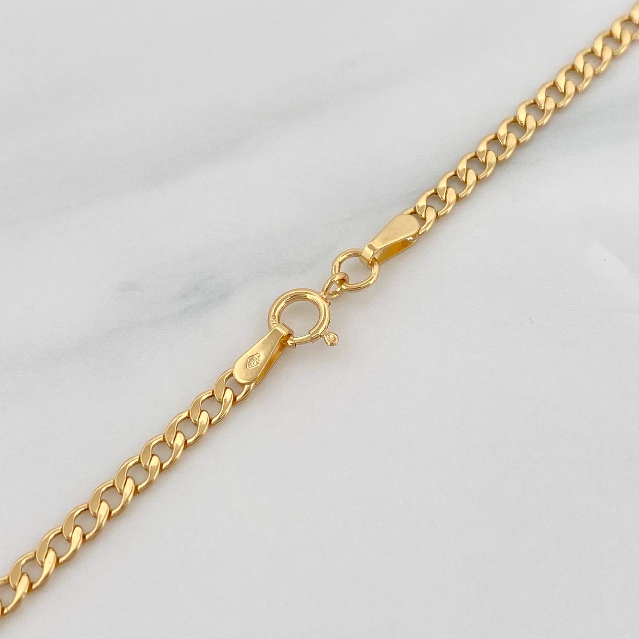 Cadena Cubana 2.25g / 45cm / 2.2mm Oro Amarillo 18K