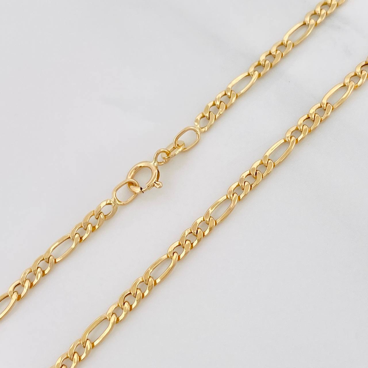 Cadena Figaro 2.2g / 50cm / 2.6mm Oro Amarillo 18K