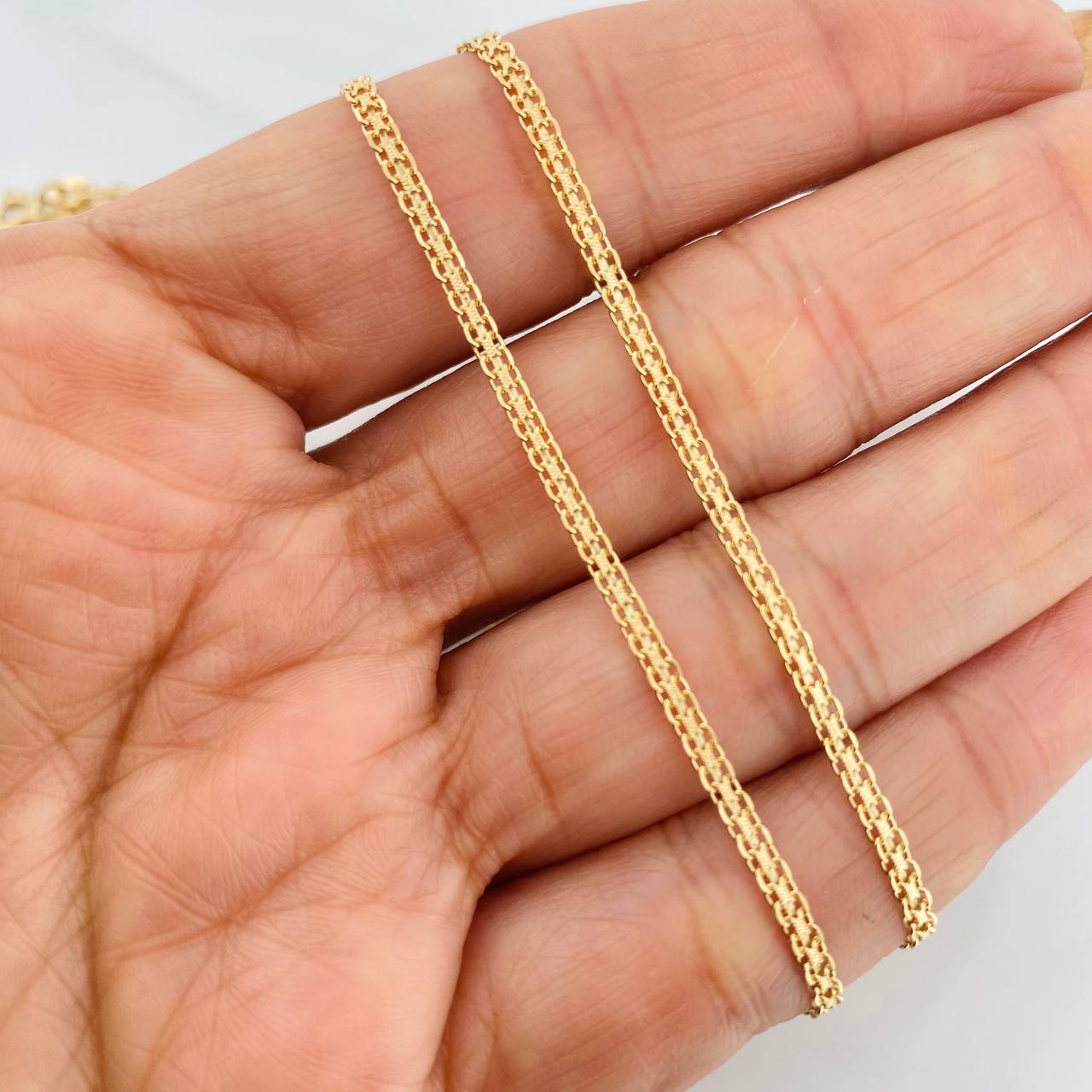 Cadena China 5.5g / 60cm / 2.1mm Oro Amarillo 18K