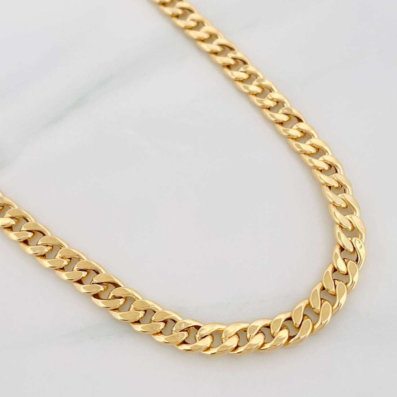 Cadena Cubana 7.8g / 70cm / 5.3mm Oro Amarillo 18K