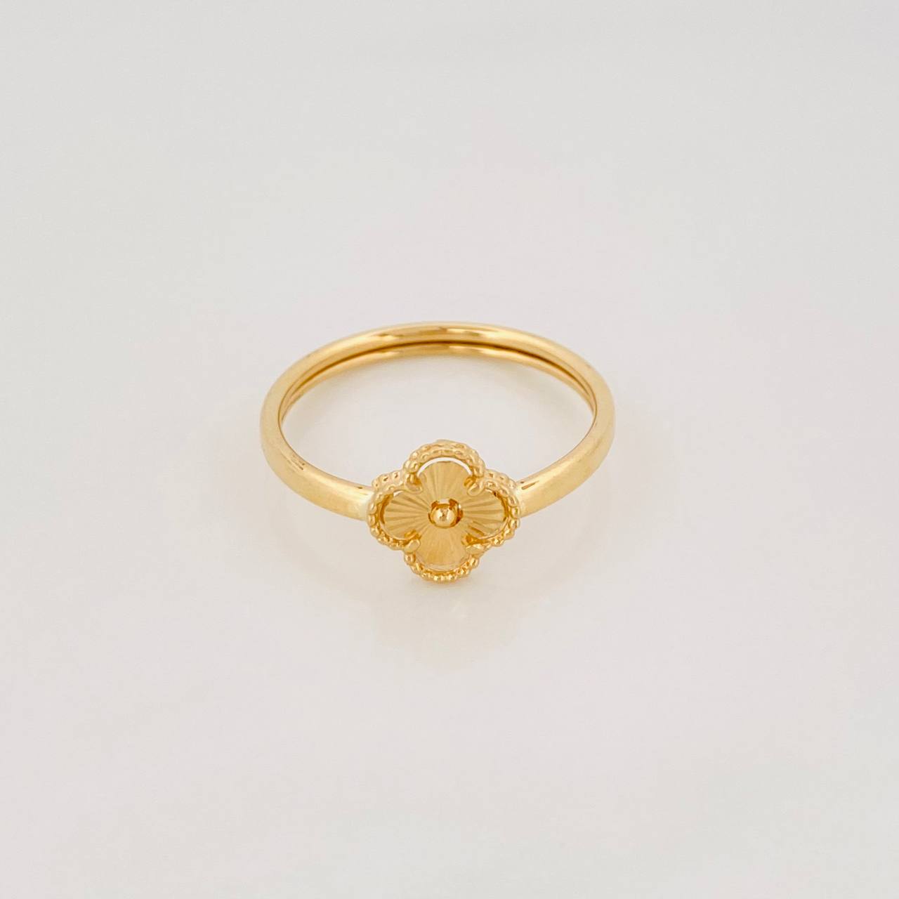 Anillo Flor Diamantada 0.9g / T6 Oro Amarillo 18K