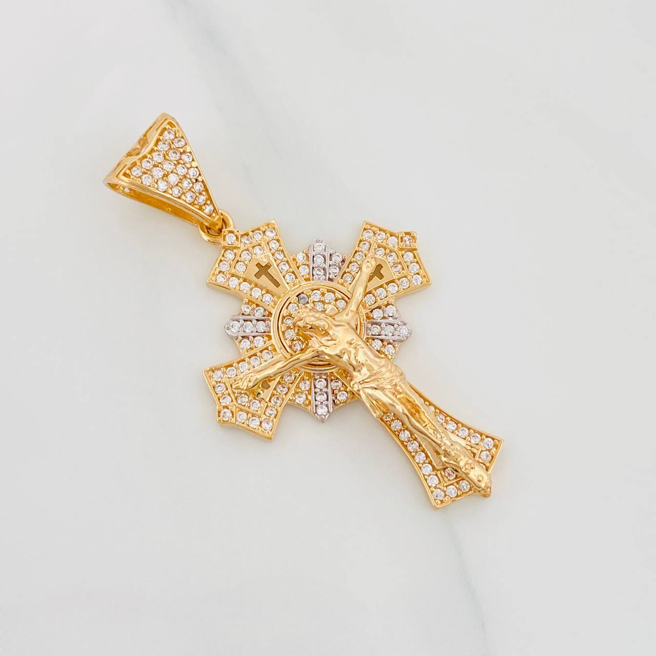 Dije Cruz Cristo 6.75g / 4.5cm Dos Oros Amarillo Blanco 18K