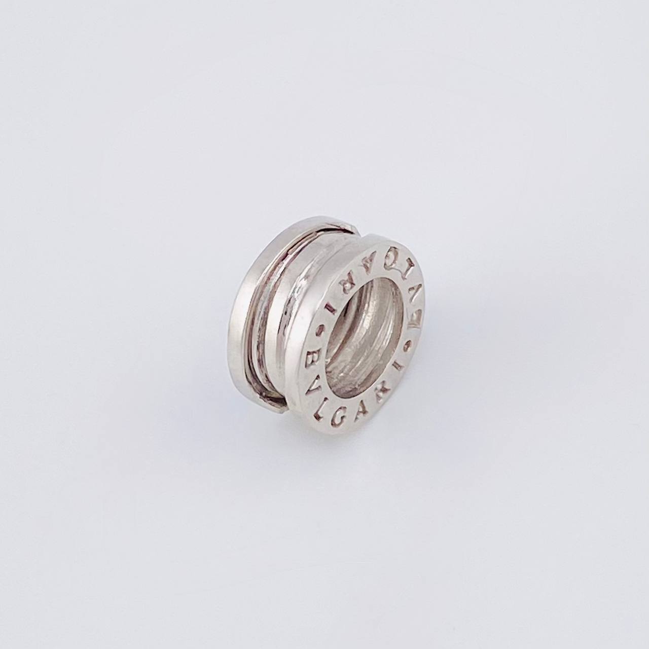 Dije Bv 2.9g / 1.2cm Oro Blanco 18K