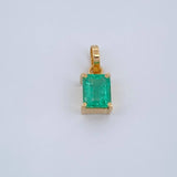 Dije Rectangular Esmeralda 70Pts 0.6gr / 1.3cm / Oro Amarillo 18K $