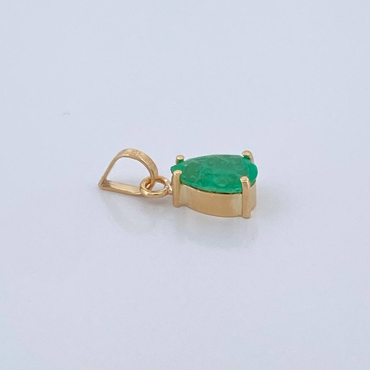 Dije Lagrima Esmeralda 58Pts 0.55gr / 1.4cm / Oro Amarillo 18K $