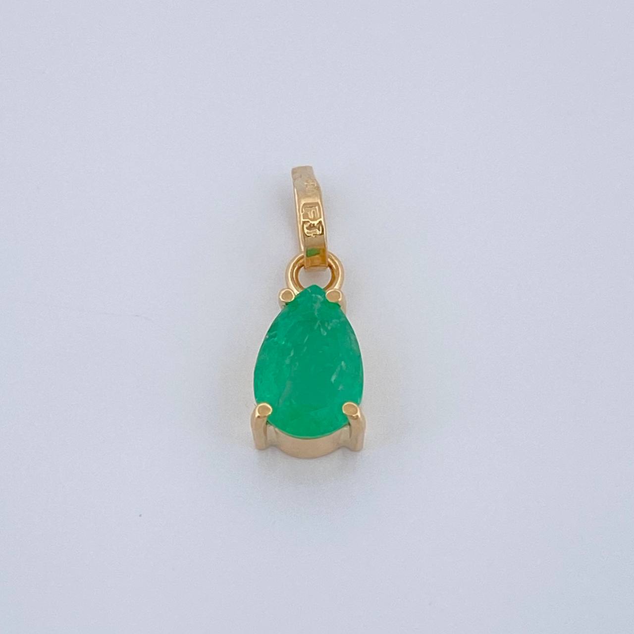 Dije Lagrima Esmeralda 58Pts 0.55gr / 1.4cm / Oro Amarillo 18K $