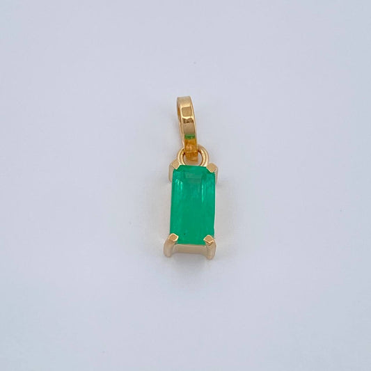 Dije Rectangular Esmeralda 48Pts 0.5gr / 1.4cm / Oro Amarillo 18K $