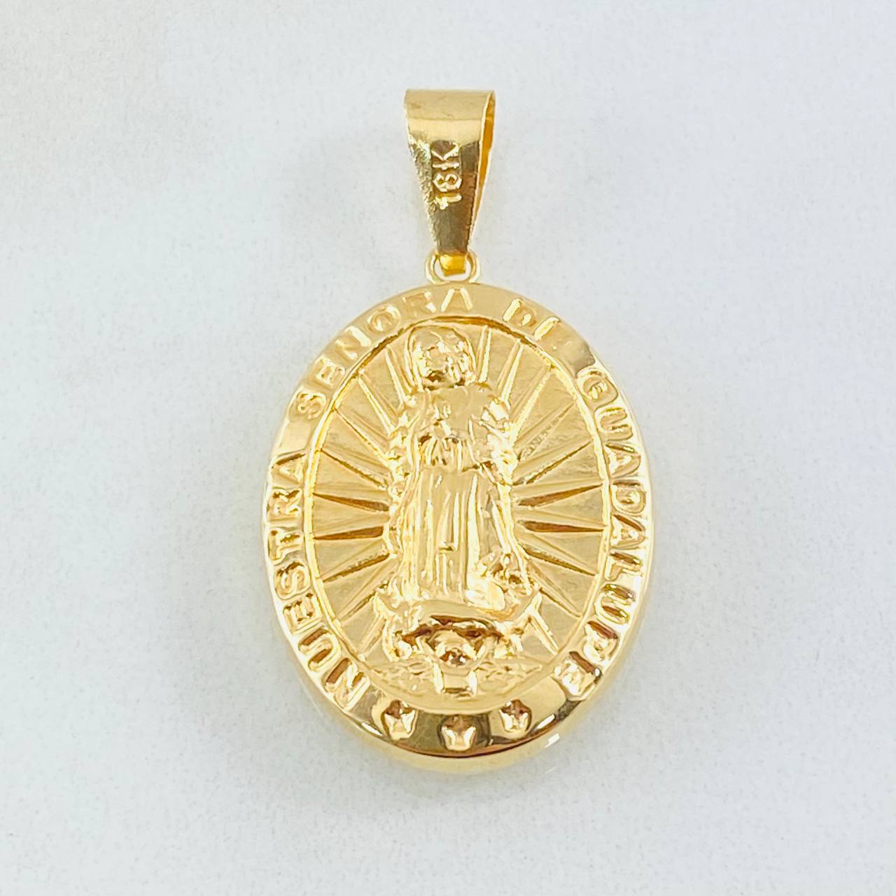 Dije Virgen Guadalupe 2.6gr / 3.6cm / Oro Amarillo 18K ©