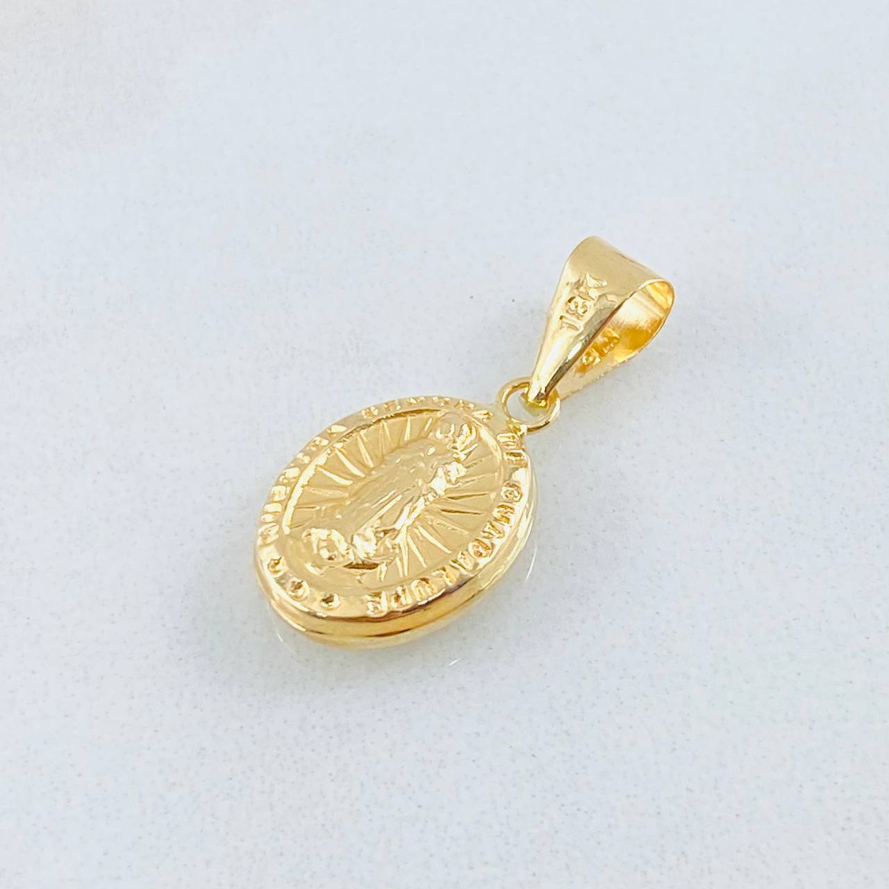 Dije Virgen Guadalupe 0.85gr / 2.2cm / Oro Amarillo 18K *