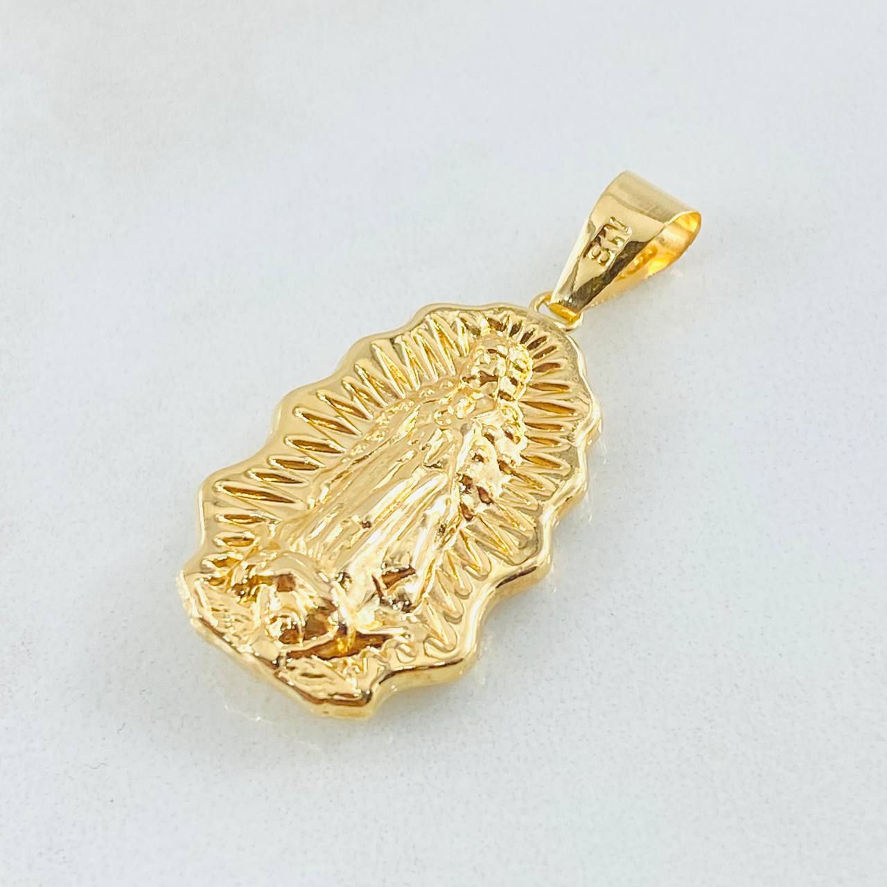 Dije Virgen Guadalupe 2.3gr / 3.7cm / Oro Amarillo 18K ©