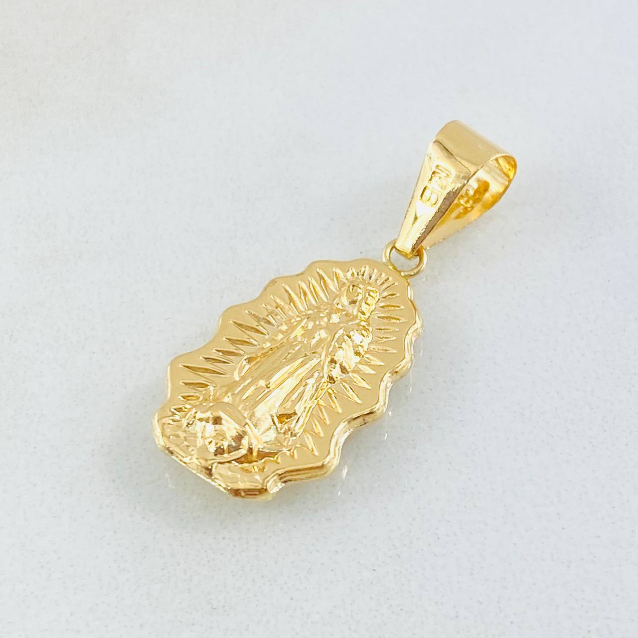 Dije Virgen Guadalupe 1.3gr / 2.9cm / Oro Amarillo 18K ©