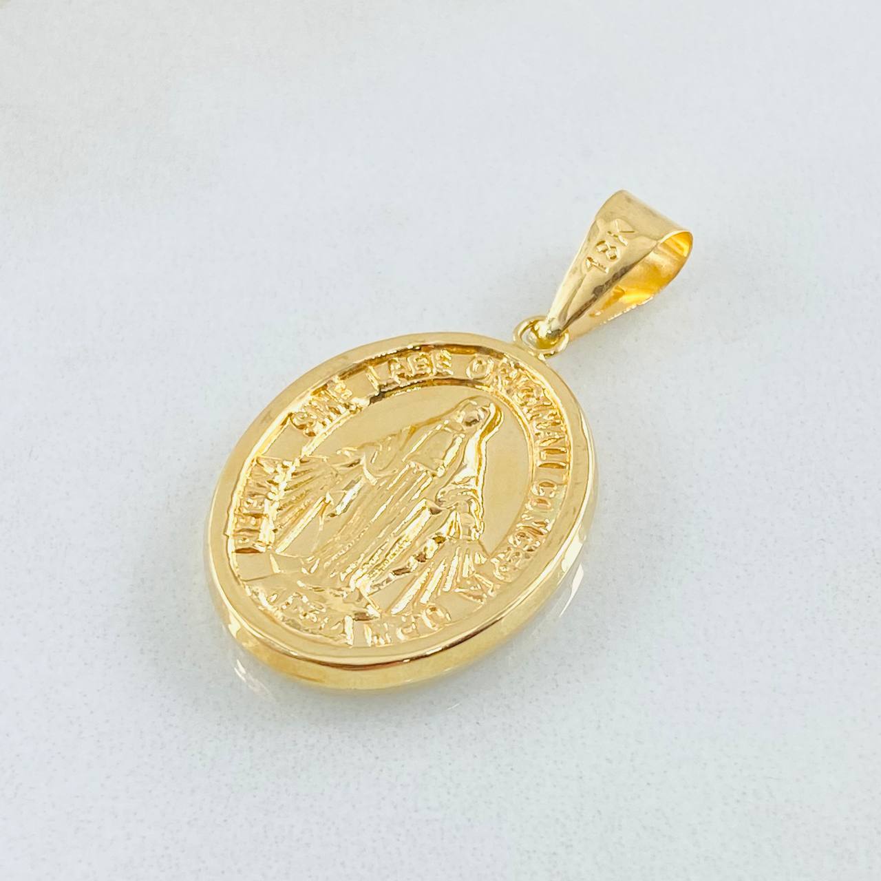 Dije Virgen Milagrosa 2.2gr / 3.4cm / Oro Amarillo 18K ©