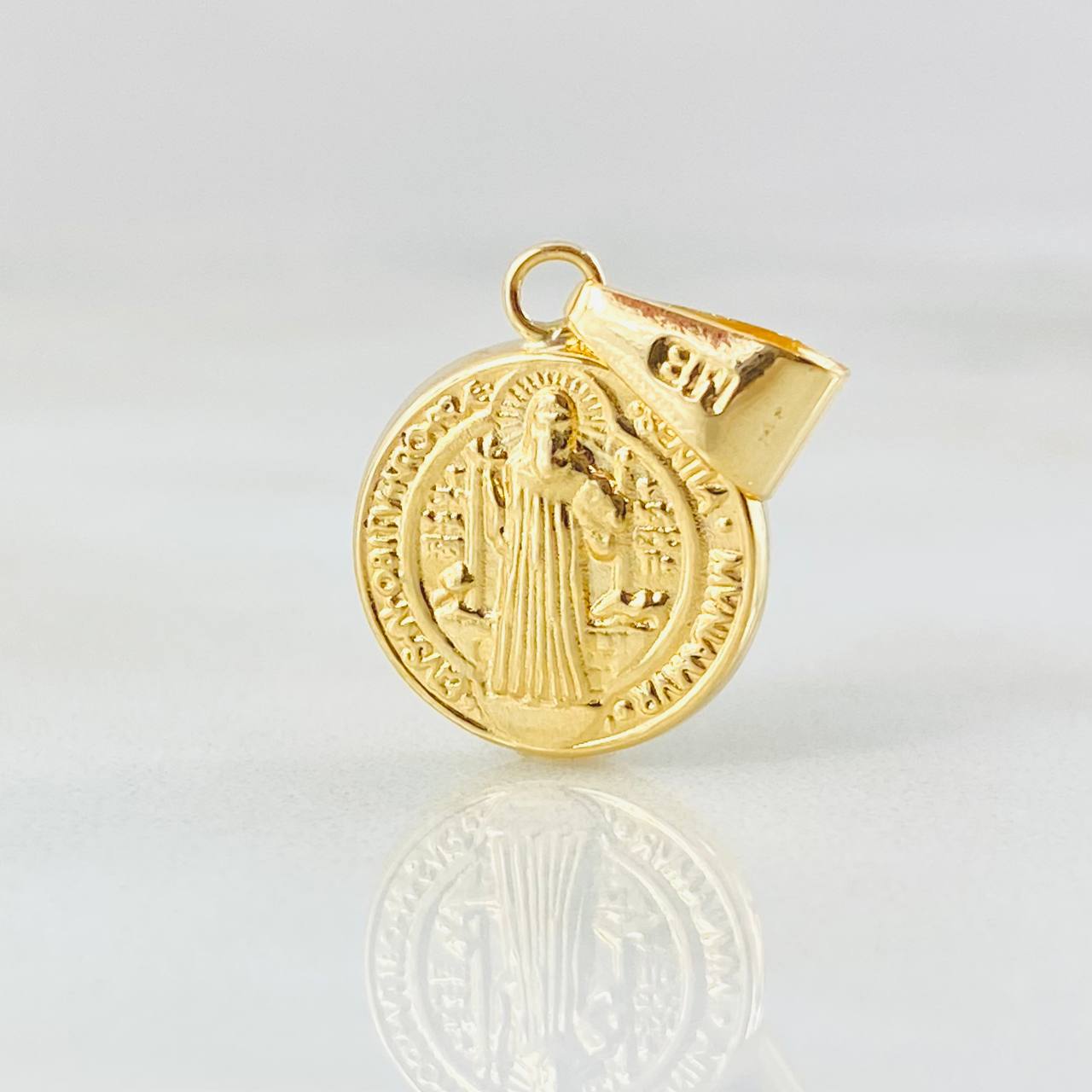 Dije San Benito 0.8gr / 2.1cm / Oro Amarillo 18K *