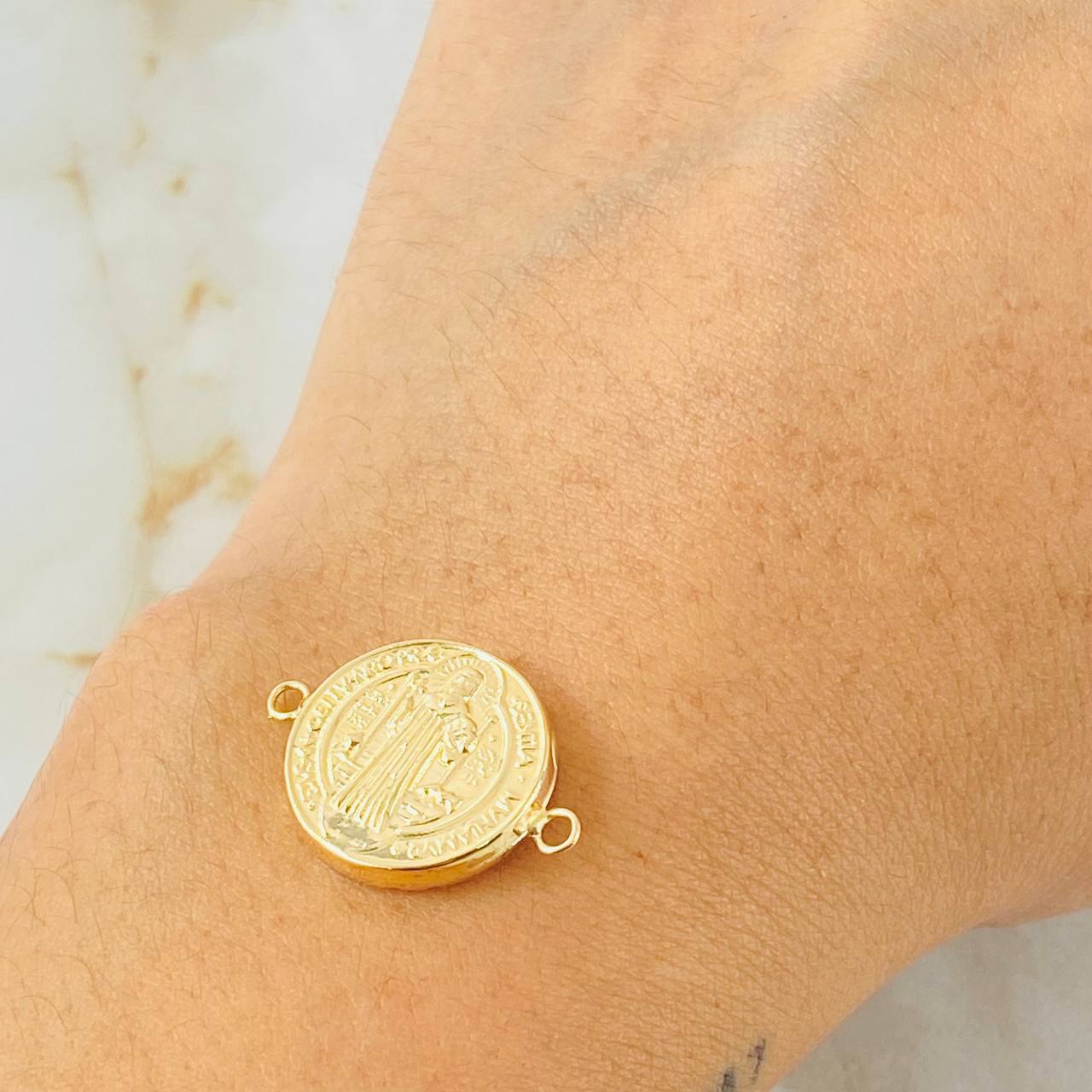 Herraje San Benito 0.85gr / 2cm / Oro Amarillo 18K